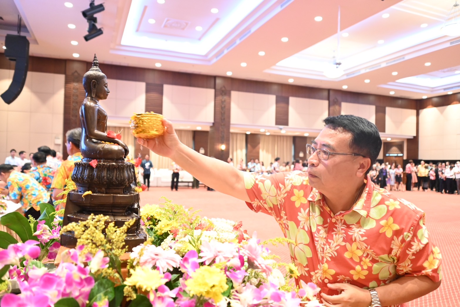 ﻿กรมบังคับคดีร่วมพิธีสรงน้ำพระพุทธมงคลนาถศาสดาและรดน้ำขอพร จากคณะกรรมการ ป.ป.ช และเลขาธิการคณะกรรมการ ป.ป.ช เนื่องในโอกาสวันสงกรานต์ ประจำปี 2568